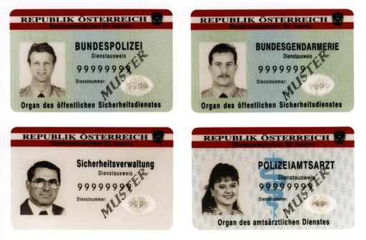 - ZU OTS 135 VON HEUTE -   Im Rahmen der Ifabo wurden heute vormittag
die bundesweit einheitlichen, fälschungssicheren Ausweise für
Exekutivbeamte vorgestellt.