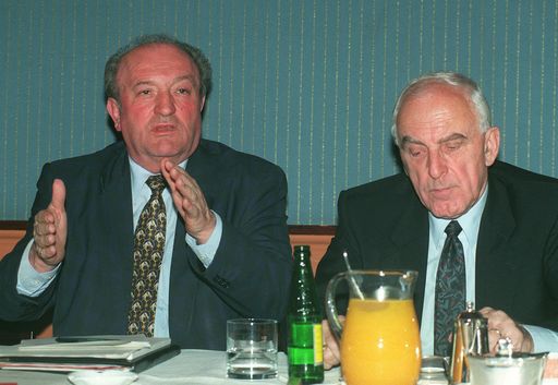 -ZU OTS 090 - Leopold Maderthaner (li) und Rene Alfons Haiden (re)
während ihrer gestrigen -28.04.1997- Pressekonferenz im Palais
Schwarzenberg zum Thema:"Warum die Unternehmer den Euro wollen".
OTS-PHOTO:Renate Apostel