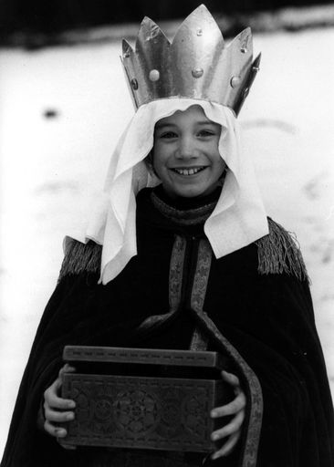 BILD ZU OTS021 VON HEUTE - Die Sternsinger sind auch heuer wieder mit
vollen Kassen heimgekehrt. Das offizielle Endergebnis der
Sternsingeraktion 1998 steht nun mit 134 Millionen Schilling fest.   
OTS-Photo: DKA/Erich Leonhard