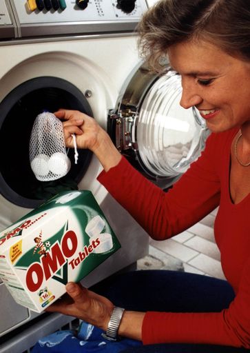 ZU OTS 141  - Die neuen Omo Tablets im praktischen Dosiernetz
ermöglichen ein einfaches Dosieren und sorgen für ein
einwandfreiesWaschergebnis.   APA-Photo: Lever