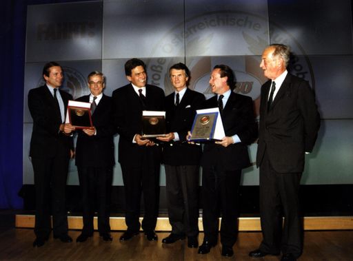ZU OTS 164 - v.l.n.r.: Dr. Felix Clary und Aldringen (Geschäftsführer
BMW Austria), Prof. Dr. Joachim Milberg (Vorstandsmitglied BMW AG),
BK Mag. Viktor Klima, Franz R. Rottmeyer (GD Opel Austria), Jean Yves
Dossal (GD Peugeot Austria) uns ARBÖ-Präsident Dr. Herbert Schachner,
bei der Verleihung des "Großer Östereichischer Automobil-Preis 1998"
gestern in Wien. OTS-Photo: ARBÖ/Wieser