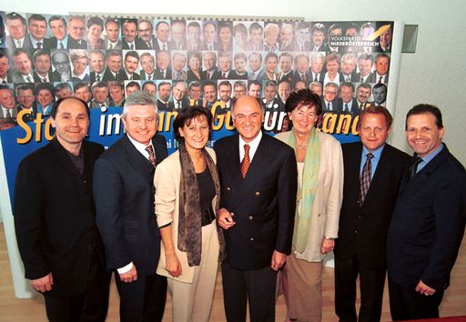 BILD ZU OTS213
VP-NÖ Bilanz der Viertelstage
Über 20.000 Kontakte mit den Bürgern bei Viertelstagen
Foto: ÖVP/Dr. Gerhard Schnabl
Quelle: OTS