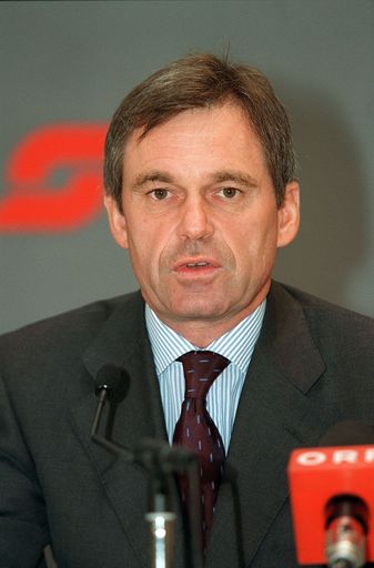 -ZU OTS192- © Georges SCHNEIDER/CONTRAST/ÖBB-Kommunikation .Der
ÖBB-Vorstand präsentierte heute Donnerstag den 24.06.1999 die
Rekordbilanz 1998.ÖBB-Generaldirektor Helmut DRAXLER: "Unsere
Strategie lautet Offensive".ABDRUCK HONORARFREI BEI URHEBERNENNUNG:
OTS-Photo: SCHNEIDER/CONTRAST/ÖBB
