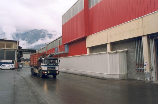 Bild zu OTS von heute - Die vier Millionen teure
Abfall-Aufbereitungshalle der Asamer-Becker Recycling GmbH. (ABRG) im
Kärntner Grenzort Arnoldstein ist Anfang März nach wochenlangem
Probelauf in Vollbetrieb gegangen.