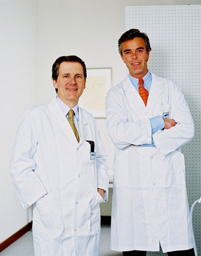 Bild zu OTS - Prof. Speiser (li.) und Prof. Nagele (re.): "Viel zu
oft wird gleich das ganze Organ herausgeschnitten, obwohl nur ein
Teil davon krankhaft verändert ist."
