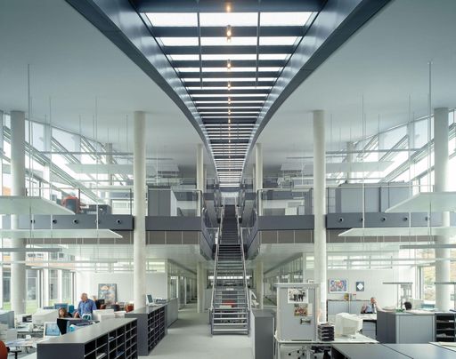 Bild zu OTS - Im vergangenen Jahr gestaltete Bene das Bürolayout für
den neuen Burda-Medienpark im deutschen Offenburg. Rund 540 moderne
Kommunikations-Arbeitsplätze wurden dort von Bene geschaffen.