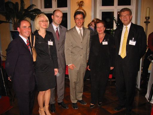 Bild zu OTS - Ass.-Prof. Dr. Klaus Rabel, Mag. Beatrix Pausz, Dr.
Peter Pilz, Stadtrat Mag. Siegfried Nagl, Mag. Margit Widinski, Prof.
Dr. Karl Bruckner (v.l.n.r.)