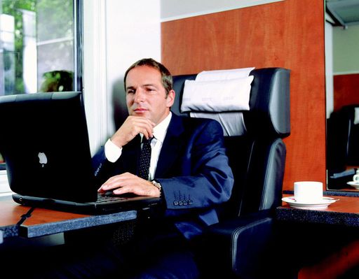 Bild zu OTS - "Das neue Top-Angebot: Businessabteil mit nur vier
Sitzplätzen. Das komfortable Büro im Zug"