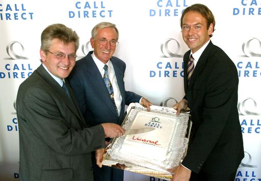 Bild zu OTS - (v.l.n.r.) Mitglied des UNIQA-Vorstands, Karl Unger,
Sprecher der Universal Versand Geschäftsführung, Klaus J. Michel und
UNIQA-Vorstandsdirektor Andreas Brandstetter, anlässlich der
Pressekonferenz "Call Direct" am Mittwoch, 26. Juni 2002 im Palais
Todesco in Wien.