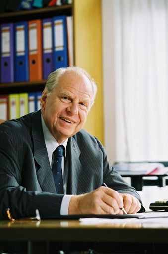 Bild zu OTS - Kommerzialrat Franz Häußler, Kaufmännischer Direktor
der Vereinigte Bühnen Wien Ges.m.b.H. und Präsident des Wiener
Bühnenvereins, wurde zum Generaldirektor der VBW ernannt