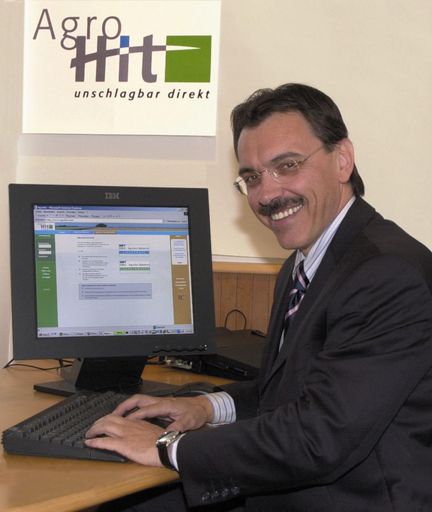 Bild zu OTS - Die Agrolinz setzt mit dem Internetportal Agrohit einen
weiteren Schritt zum Ausbau der Servicefunktionen für den Kunden bei
gleichzeitiger Vereinfachung der Prozesse", so Generaldirektor Dr.
Walter Hatak (im Bild)