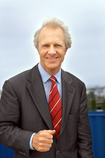 Bild zu OTS - Im Bild: Gebrüder Weiss Vorstandsmitglied Paul
Senger-Weiss