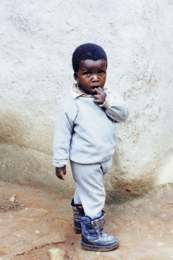 SOS-Kinderdorf startet im südlichen Afrika neue
Hilfsprojekte für Aidswaisen und bittet dafür um Unterstützung. PSK.
2.390.000 "Aidswaisen" oder online unter www.sos-kinderdorf.at
