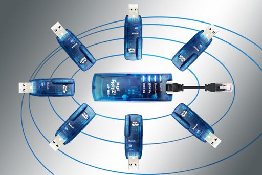 Bild zu OTS - Nicht größer als ein Schokoriegel verbindet der
weltweit kleinste ISDN Access Point über Bluetooth bis zu sieben PCs
mit dem ISDN-Anschluss. Einfach in die ISDN-Dose stecken und
lossurfen - eine separate Stromversorgung ist nicht notwendig. Die
unverbindliche Preisempfehlung für BlueFRITZ! AP-ISDN beträgt 144
Euro. Als BlueFRITZ! ISDN Set ist der AP-ISDN zusammen mit einem
Klienten BlueFRITZ! USB für 224 Euro erhältlich.