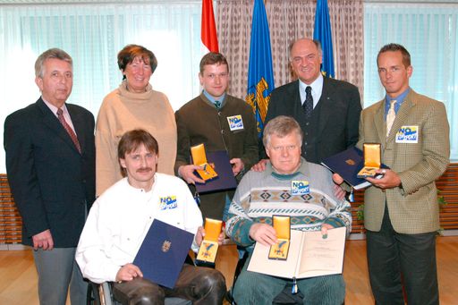 v.l.n.r.stehend:Präs. Gerhard Böhm/ LHStv. Liese
Prokop/Hubert Mandl/ LH Dr. Erwin Pröll/ Wolfgang Eibeck/ 
vorne sitzend: Rudolf Hajek/ Oskar Kreuzer