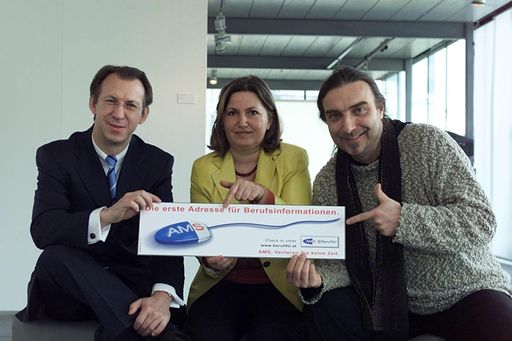 Im Bild: von links nach rechts: Mag.Herbert Böhm
(Vorstand AMS Österr.), Maria Hofstätter (Berufsinformation und
Qualifikationsforschung des AMS), Rudi Dolezal (GF Filmproduktion
DoRo)