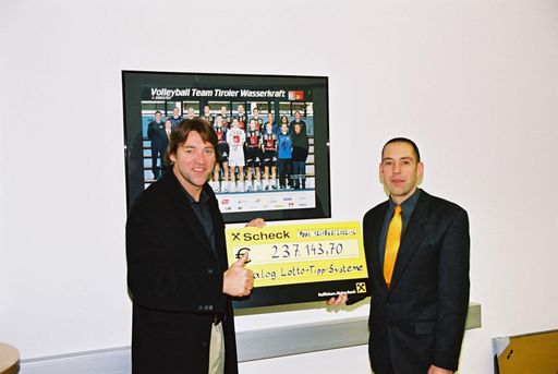 Im Bild: Ing. Mag. Hannes Kronthaler (li.), Andreas
Seiler (Dialoglotto) (re.)