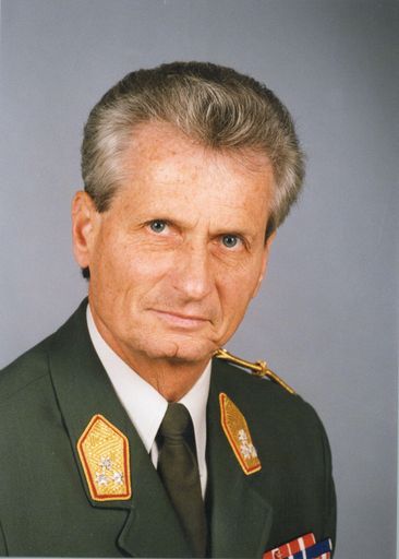 Generalleutnant Karl-Heinz Fitzal: "Unsere Offiziere
sind für internationale Einsätze vorbereitet"