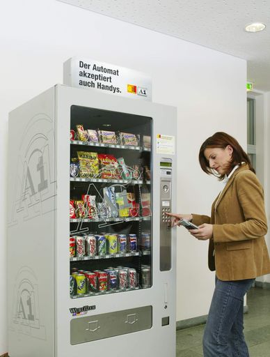 Bargeldloser Kauf am Automaten: Rund 6,6 Millionen
Österreicherinnen und Österreicher können ab sofort ihre Einkäufe mit
dem Handy bezahlen - Kunden zahlen über die A1 Rechnung oder via
paybox - A1 kooperiert österreichweit mit Automaten-Betreibern