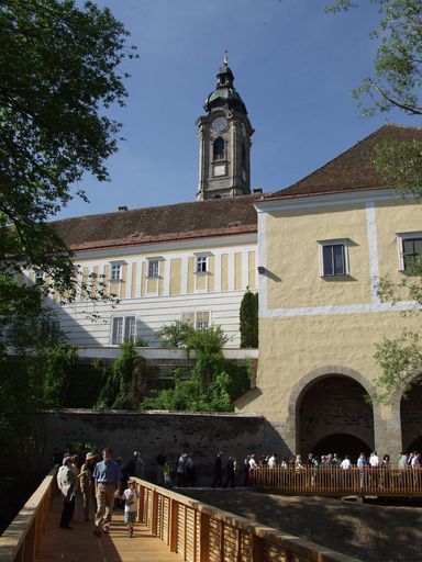 Darunter auch wertvolle Zisterzienserbibeln - diese
Originalhandschriften aus dem 12 Jh. werden im Jahr der Bibel im
Rahmen der Ausstellung "Wer's glaubt, wird selig?" ausgestellt