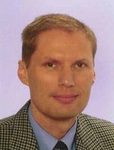 Ab sofort übernimmt Mag. Walter Scheuch die Leitung des
Business Customer Management im Sales-Bereich bei tele.ring und ist
damit verantwortlich für die Akquisition und Betreuung von
Geschäftskunden