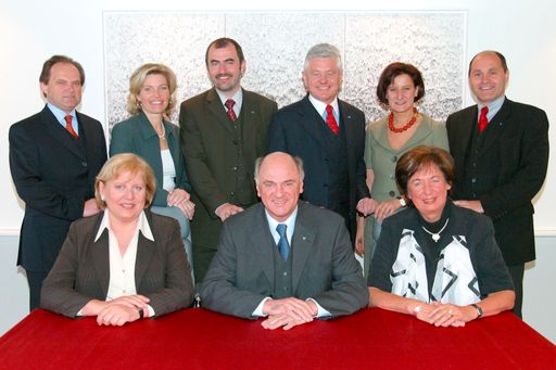 Die neuformierte NÖ Landesregierung trat heute unter dem Vorsitz von
Landeshauptmann Dr. Erwin Pröll zu ihrer ersten Sitzung zusammen.