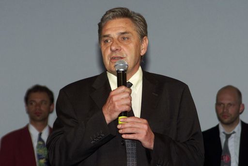 VÖZ-Präsident und "Presse"-Geschäftsführer Mag. Franz
Ivan (im Bild) begrüßt die 400 geladenen Gäste aus Werbung,
Marketing, Medien und Politik.