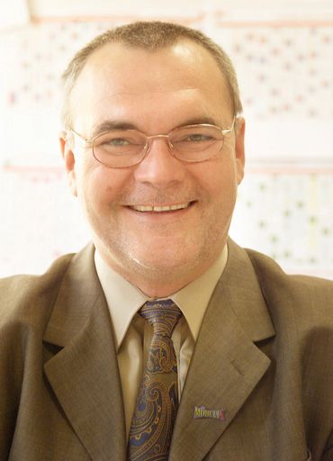 Vorschau Bild von Der mit Abstand größte Österreichische Möbeldiskonter
Möbelix setzt seine Expansion zügig fort. Zu den derzeit 42 Möbelix
Filialen in Österreich und Deutschland sollen heuer noch weitere 5
Standorte folgen. Im Bild: Josef Cerar, Verkaufsleiter Möbelix-Gruppe