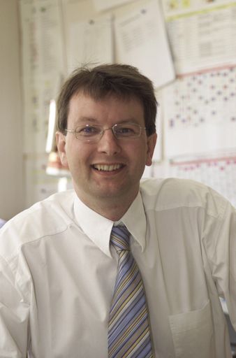 Der mit Abstand größte Österreichische Möbeldiskonter
Möbelix setzt seine Expansion zügig fort. Zu den derzeit 42 Möbelix
Filialen in Österreich und Deutschland sollen heuer noch weitere 5
Standorte folgen. Im Bild: Mag. Thomas Saliger, Möbelix
Unternehmenssprecher