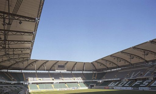 Die steirische Sattler AG - international führendes
Unternehmen im Bereich Sonnenschutztextilien - schafft trotz
schwierigem Konjunkturumfeld Rückkehr in die Gewinnzone.
Im Bild: VW-Arena Wolfsburg