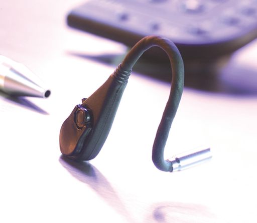 Neuroth, Österreichs führender Hörgeräte-Anbieter,
bringt unter dem Namen "freestyle" ab sofort ein neues, mobiles
Hörgerät auf den Markt. Der Vorteil von "freestyle" sind die einfache
Bedienung, die kurze Gewöhnungsphase und der rasche Hör-Erfolg.
"freestyle" eignet sich besonders für Menschen mit leichter und
mittelgradiger Hörminderung.