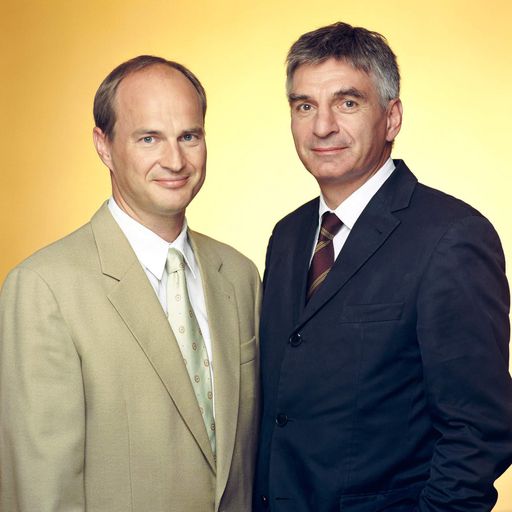 Im Bild: Karl-Heinz Wörle (rechts) und Walter Karger
(links) bilden ab sofort die Geschäftsführung der Forstinger Handel
und Service GmbH.