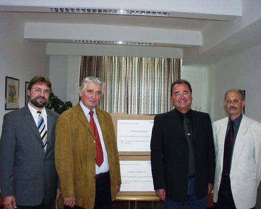 Übergabe der Planunterlagen an die Standortgemeinden
Bad Gastein und Bad Hofgastein.
Im Bild v.l.n.r.: Ing. Johann Eder (ÖBB Planung & Engineering),
Manfred Gruber (Bundesrat/Bürgermeister Bad Gastein), Benedikt Lang
(Bürgermeister Bad Hofgastein), Ing. Karl Hohenberger (ÖBB Planung
& Engineering)
