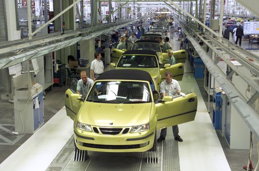 Vorschau Bild von Bei MAGNA STEYR Fahrzeugtechnik in Graz startet heute
offiziell die von Saab Automobile AB beauftragte Produktion des
neuen Saab 9-3 Cabrio.