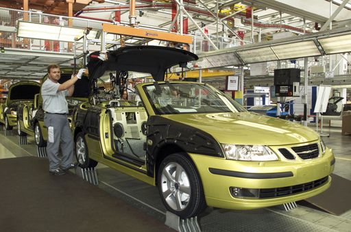 Bei MAGNA STEYR Fahrzeugtechnik in Graz startet heute
offiziell die von Saab Automobile AB beauftragte Produktion des
neuen Saab 9-3 Cabrio.