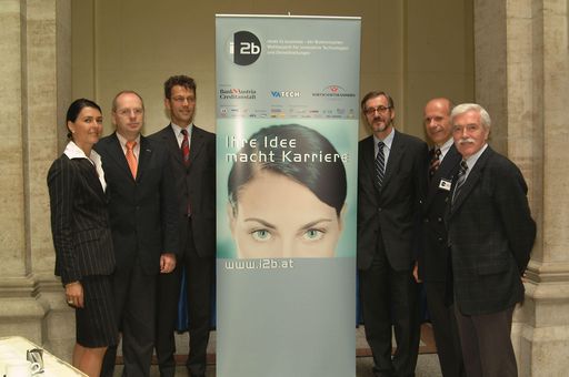 (v. l. n. r.) Mag. Renate Altenhofer (i2b Presse);
Mag. Christian Domany (Generalsekretär der WKO); Dkfm. Lorenz Held
(Leiter Personal VA Technologie AG); Mag. Johannes Mörtl (Partner
PricewaterhouseCoopers); Mag. Werner Kraus, MBA (i2b
Projektleiter); René Fürböck (Siegerteam-Teamsprecher R&B Downhole
Technology)
