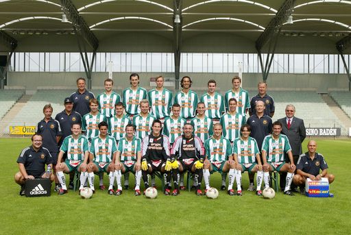 Mannschaftsfoto 2003/04: Unten (v.l.n.r.): Masseur
Wolfgang Frey, Markus Hiden, Ante Jazic, Martin Hiden, Helge Payer,
Ladislav Maier, Marcin Adamski, Mario Prisc, Rene Wagner, Masseur
Wolfgang Skalsky. Mitte (v.l.n.r.): Zeugwart Jonny Ramhapp,
Tormanntrainer Herbert Feurer, Andreas Ivanschitz, Sebastian
Martinez, Roman Wallner, Steffen Hofmann, Stefan Kulovits, György
Garics, Konditionstrainer Hans Meyer, Klubarzt Dr. Robert
Lugscheider. Oben (v.l.n.r.): Co-Trainer Peter Persidis, Ferdinand
Feldhofer, Thomas Burgstaller, Roman Kienast, Mehdi Pashazadeh,
Florian Sturm, Jovica Vico, Cheftrainer Josef Hickersberger.