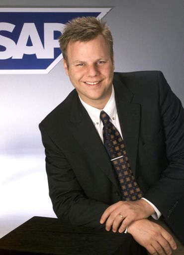 Dr. Christian Knoll leitet in seiner Funktion als
Vice President Global Supply Chain Management ab sofort von Wien
aus ein Team von rund 40 Mitarbeitern in der ganzen Welt.