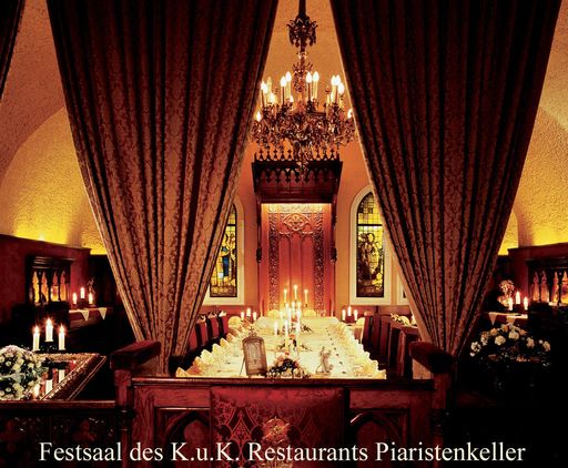 Völkerverbindendes Senatsfest der Europäischen
Weinritterschaft in Wien am Donnerstag, den 23.Oktober 2003. Im
Bild: Der Festsaal des K. u. K. Restaurants Piaristenkeller