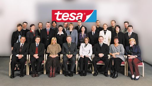 Ab 3. November übernimmt die tesa GmbH die Agenden
für Vermarktung und Vertrieb der tesa-Produkte von Beiersdorf Wien
in Österreich. Im Bild: Die Mitarbeiter der tesa GmbH