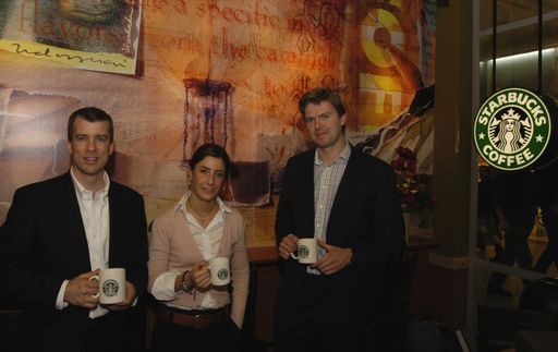 Vorschau Bild von Das Starbucks-Team v.l.n.r.: Carl Hauch, Cristina Mc
Daniel und James Phillips.