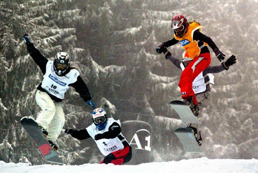 BAD GASTEIN, AUSTRIA,04.FEB.02 - SNOWBOARD - FIS
Weltcup Bad Gastein Snowboard - Cross, Boardercross. Bild zeigt
Emanuelle Duboc (FRA), Doresia Krings (AUT), Karin Ruby (FRA)