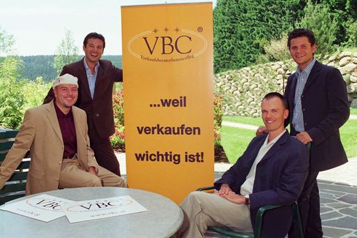 Das Bild zeigt die Referenten am VBC-Powertag (von
li. nach re.): Heinz Feldmann, Niklas Tripolt, Mag. Roman Kmenta
und Christian Obermüller.