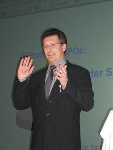 Vorschau Bild von Robert Francan, der B'VM Beratergruppe für Non Profit
Organisationen sieht die Politik gefordert, die Spendierfreudigkeit
der Österreicher weiter zu steigern.