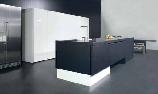 Auch dieses Jahr präsentiert Mühlböck mit Sitz im
Schloss Neuhaus eine neue Variante der eigenen stilvollen
Küchenlinie - den typ 4.2 der mühlböck-Küche - der wiederum höchste
Ansprüche an Design und Funktionalität erfüllt.
