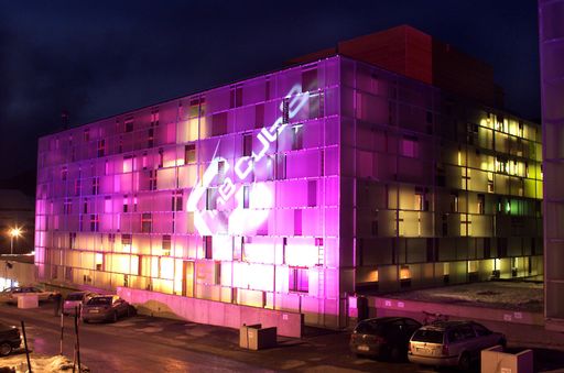 Vorschau Bild von Alle Event-, Party- und Sportfreaks aufgepasst: Die
<MTV Fashion & Friends Compilation Release Tour 2003/2004> DAS
Event-Highlight in der österreichischen House- und Clubszene -
macht am 9. April 2004 @ THE CUBE NASSFELD - der Sport- und
Lifestylelocation in der Skiarena Nassfeld/Kärnten - Halt!
Lifestyleevent und Szenetreff - Modeschau, prominente Djs und Live
Percussion Session.