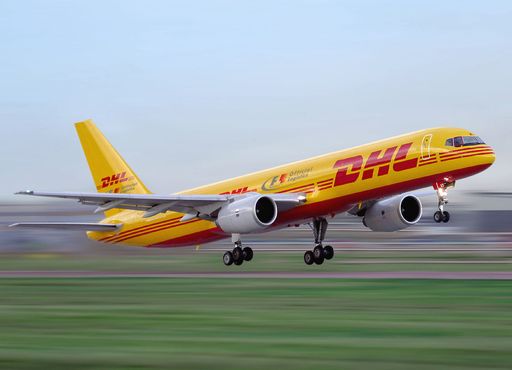 Vorschau Bild von Im Rahmen dieser Partnerschaft wird DHL unter anderem
bei Grand-Prix-Rennen ein Logistikzentrum einrichten und an den
Rennstrecken einen speziellen 24-Stunden Express-Service anbieten.
"DHL als das führende Express- und Logistikunternehmen und die
Formel 1TM passen gut zusammen, denn beide stehen für Teamwork,
Schnelligkeit und Leistungsfähigkeit", sagt F1(TM)-Boss Bernie
Ecclestone.