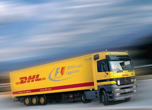 Im Rahmen dieser Partnerschaft wird DHL unter anderem
bei Grand-Prix-Rennen ein Logistikzentrum einrichten und an den
Rennstrecken einen speziellen 24-Stunden Express-Service anbieten.
"DHL als das führende Express- und Logistikunternehmen und die
Formel 1TM passen gut zusammen, denn beide stehen für Teamwork,
Schnelligkeit und Leistungsfähigkeit", sagt F1(TM)-Boss Bernie
Ecclestone.
