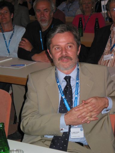 Dr. Adalbert Stampfer, Vorstandsvorsitzender der
Pinguin Haustechnik AG, lobte die großartigen Leistungen der
1a-Gruppe, die im vergangenen Jahr, und das ist durch Zahlen
belegt, wirklich treue Marktpartnerschaft gelebt haben.