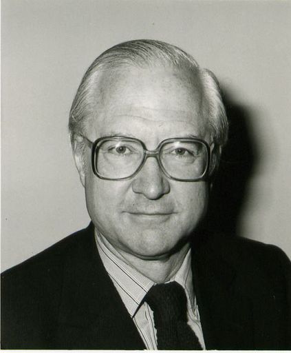 Vorschau Bild von Lord Blaker, der ehemalige "Minister for the Armed
Forces of the UK" und "Minister of State for Foreign Affairs of the
UK" wird zum Ehrenbürger ernannt.